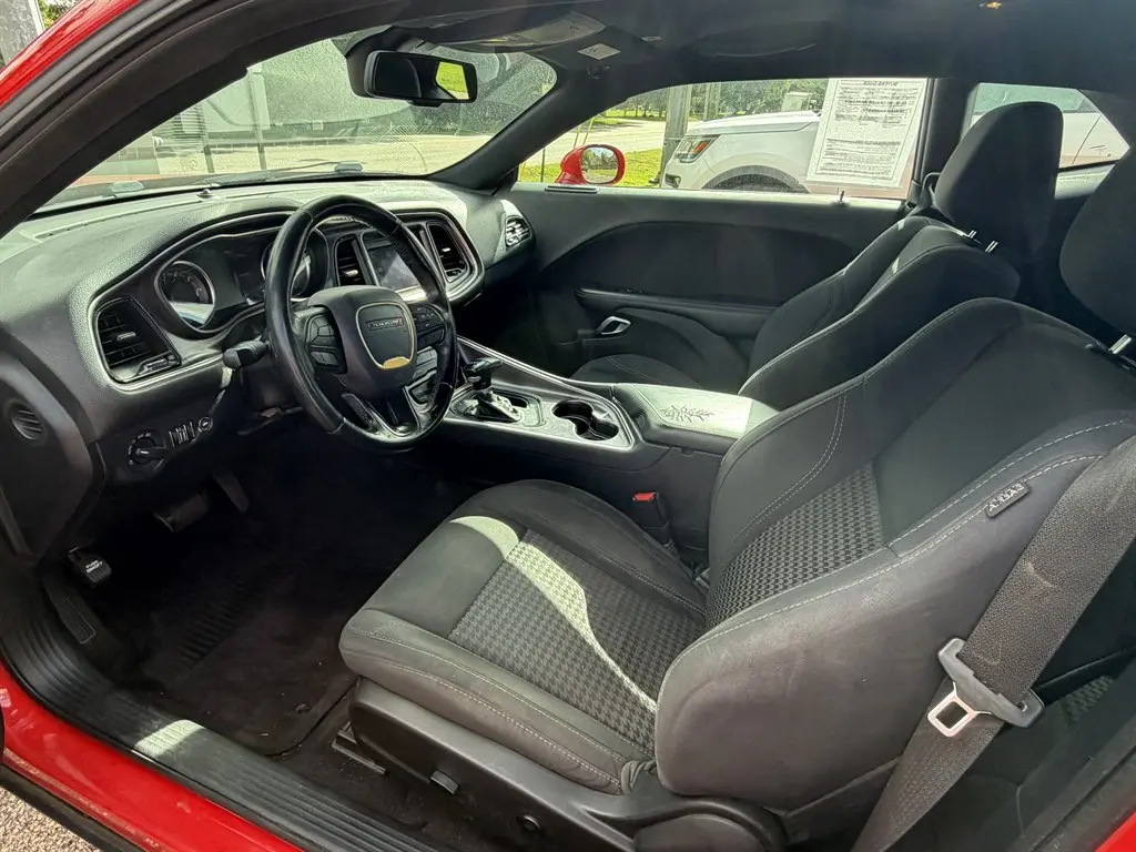 2018 Dodge Challenger SXT photo 4