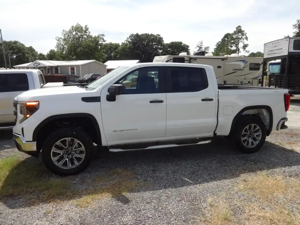 2022 GMC Sierra 4WD Crew Cab Short Box Pro's photo