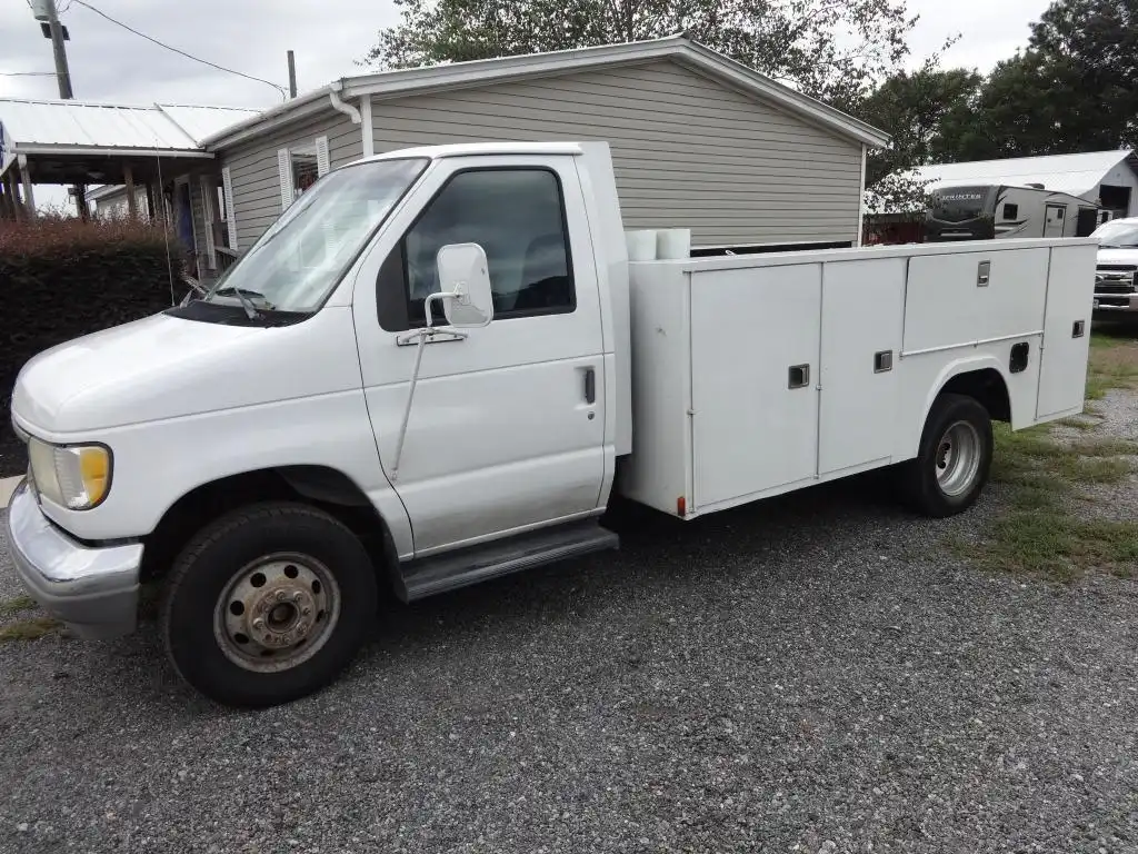 1996 Ford E-Series's photo