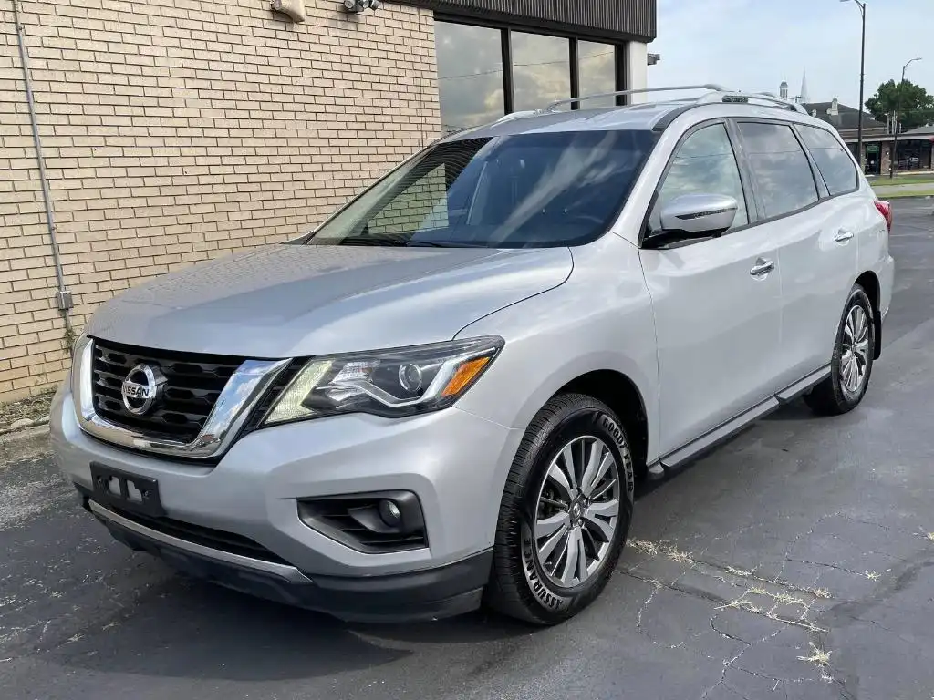 2017 Nissan Pathfinder SL 4WD's photo