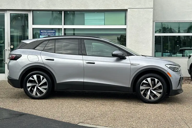 2023 Volkswagen ID.4 PRO LG photo 3
