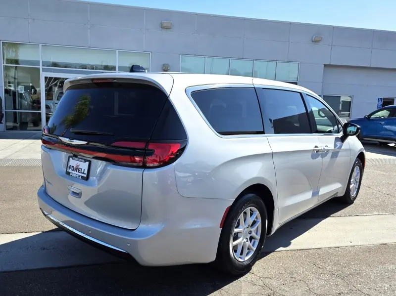 2026 Chrysler Pacifica Select photo 5