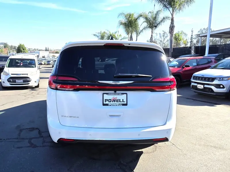 2026 Chrysler Pacifica Select photo 4