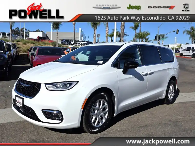 2026 Chrysler Pacifica Select's photo