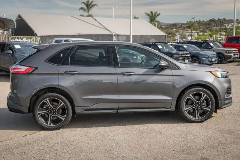 2022 Ford Edge ST AWD photo 5
