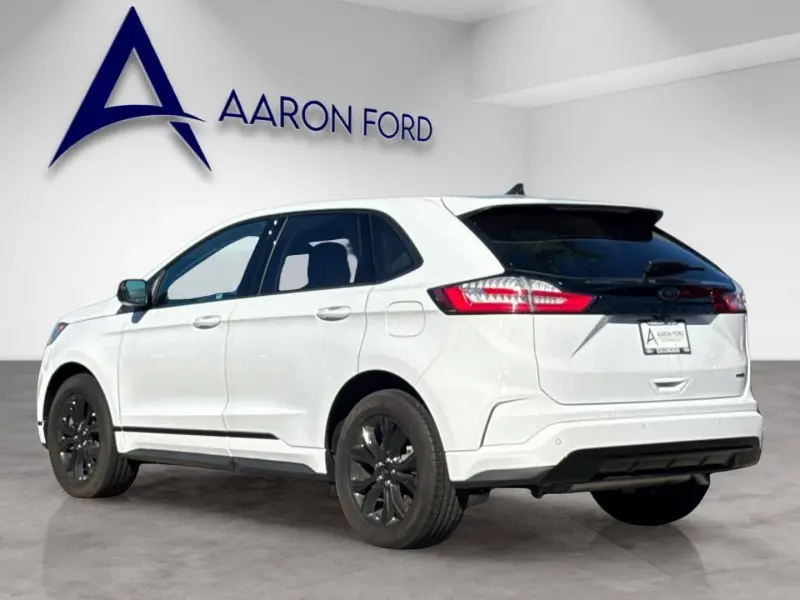 2023 Ford Edge SE AWD photo 3