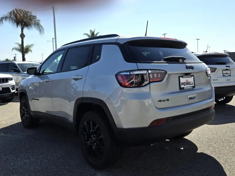 2025 Jeep Compass Latitude 4X4 photo 3