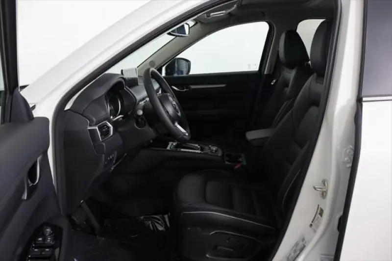 2025 Mazda CX-5 S Preferred package Auto AWD photo 5