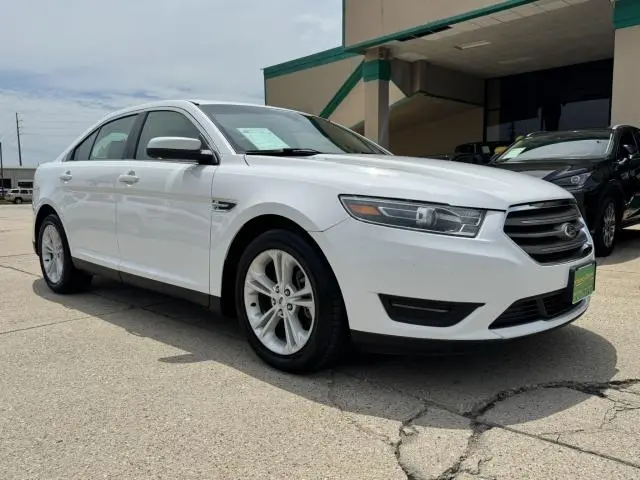 2018 Ford Taurus SEL FWD photo 4