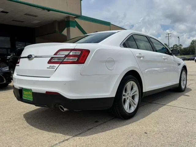 2018 Ford Taurus SEL FWD photo 5