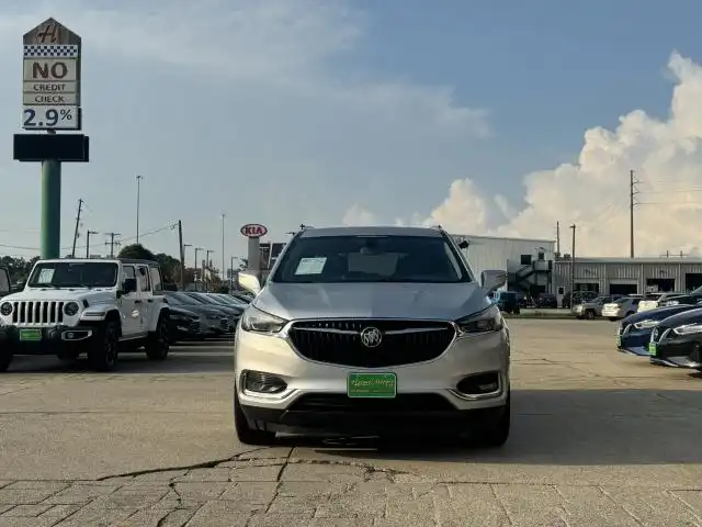 2018 Buick Enclave Essence's photo