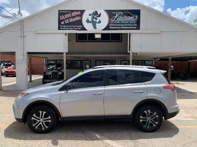 2016 Toyota RAV4 LE's photo
