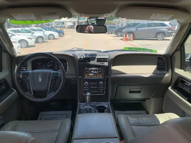 2017 Lincoln Navigator Select photo 4