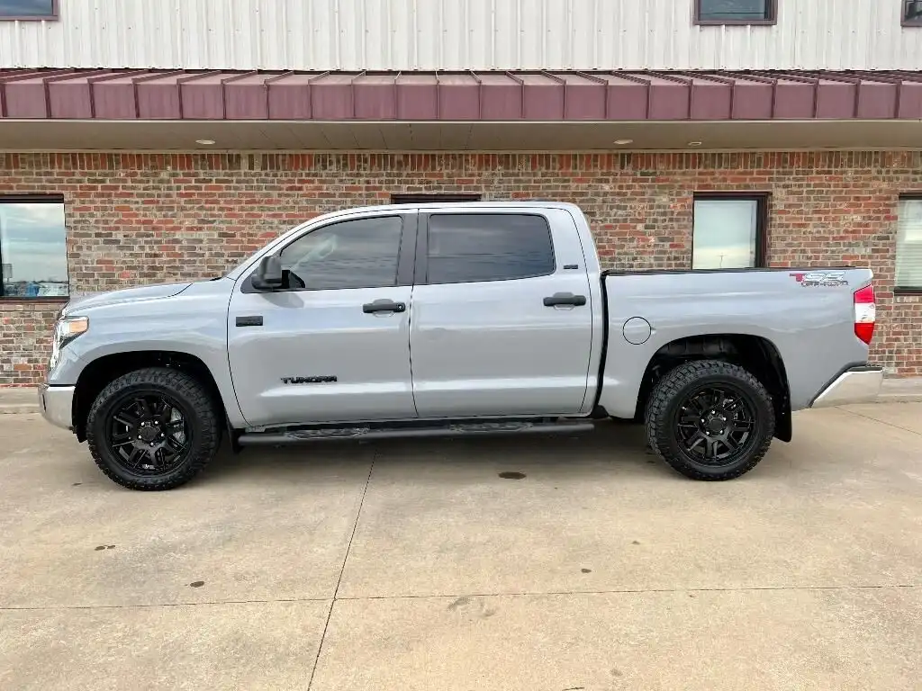 2021 Toyota Tundra SR5 5.7L Crew Max Short Bed's photo