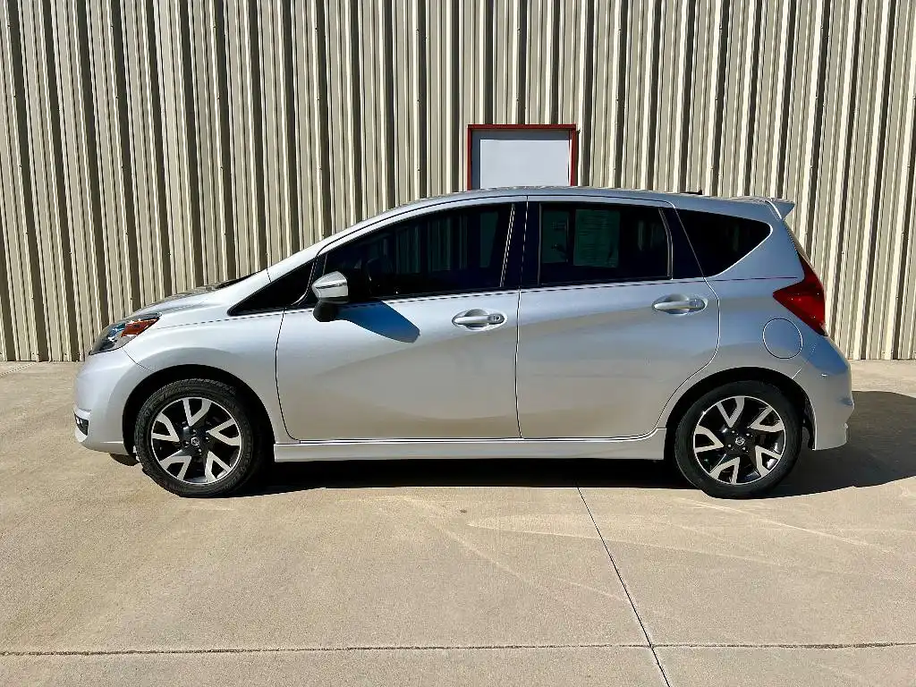 2017 Nissan Versa Note 1.6 SR CVT's photo