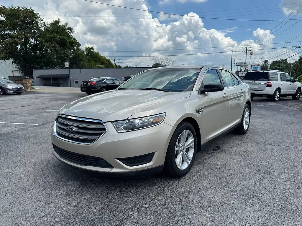 2018 Ford Taurus SE FWD's photo