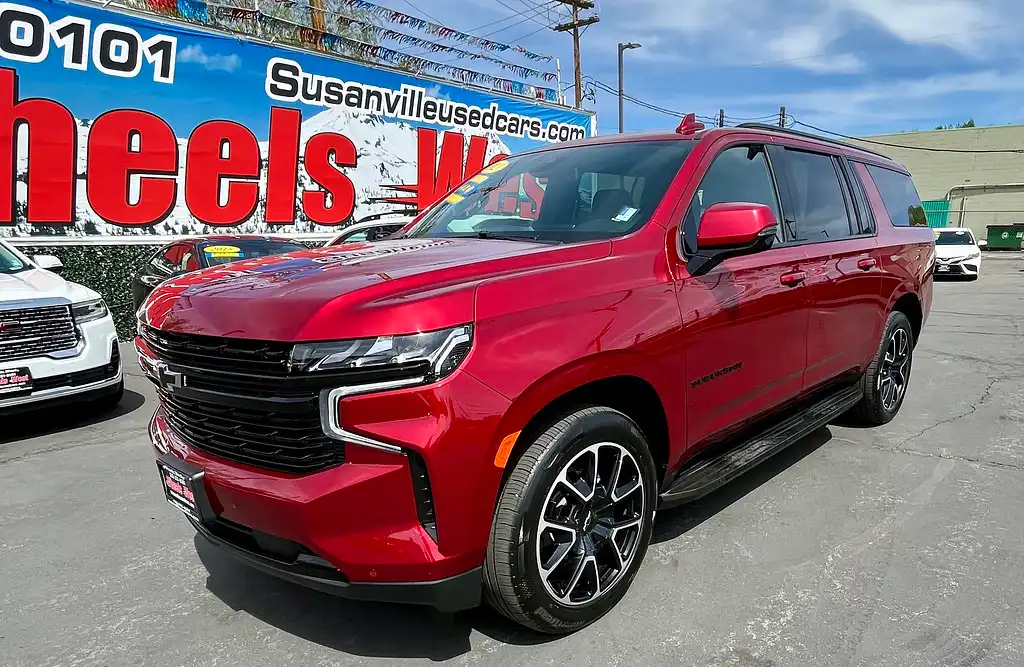 2023 Chevrolet Suburban RST 4X4's photo