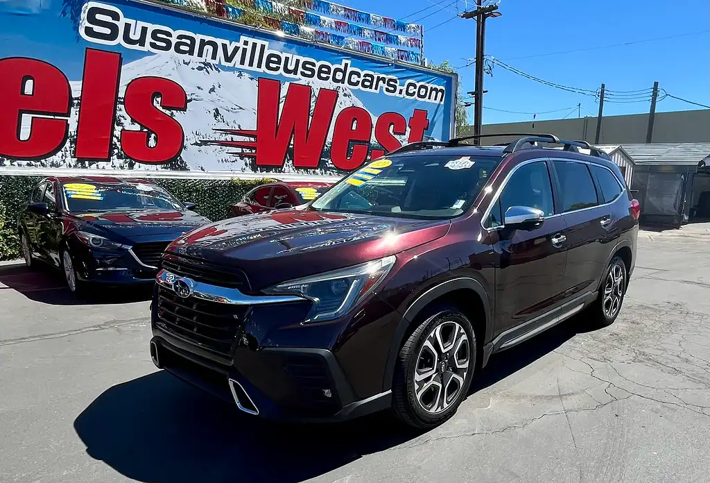 2023 Subaru Ascent Touring's photo