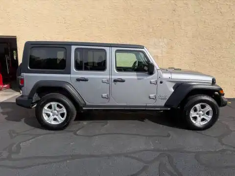 2019 Jeep Wrangler Sport S's photo