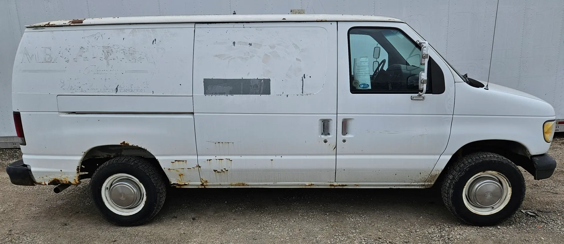 2002 Ford E-Series E-250 Van photo 4