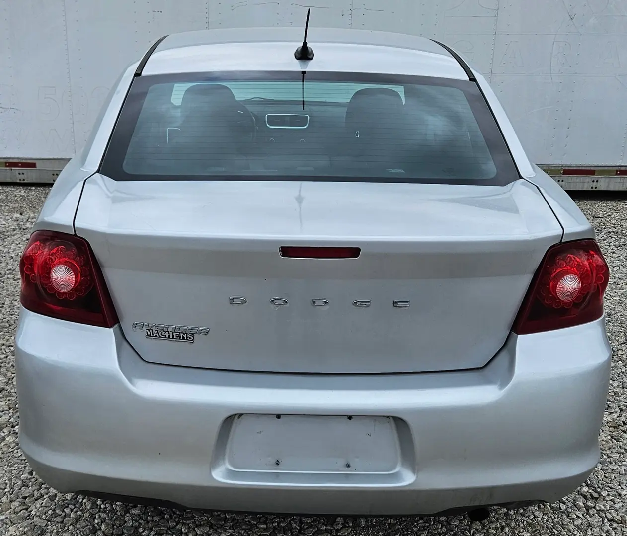 2012 Dodge Avenger SE photo 4