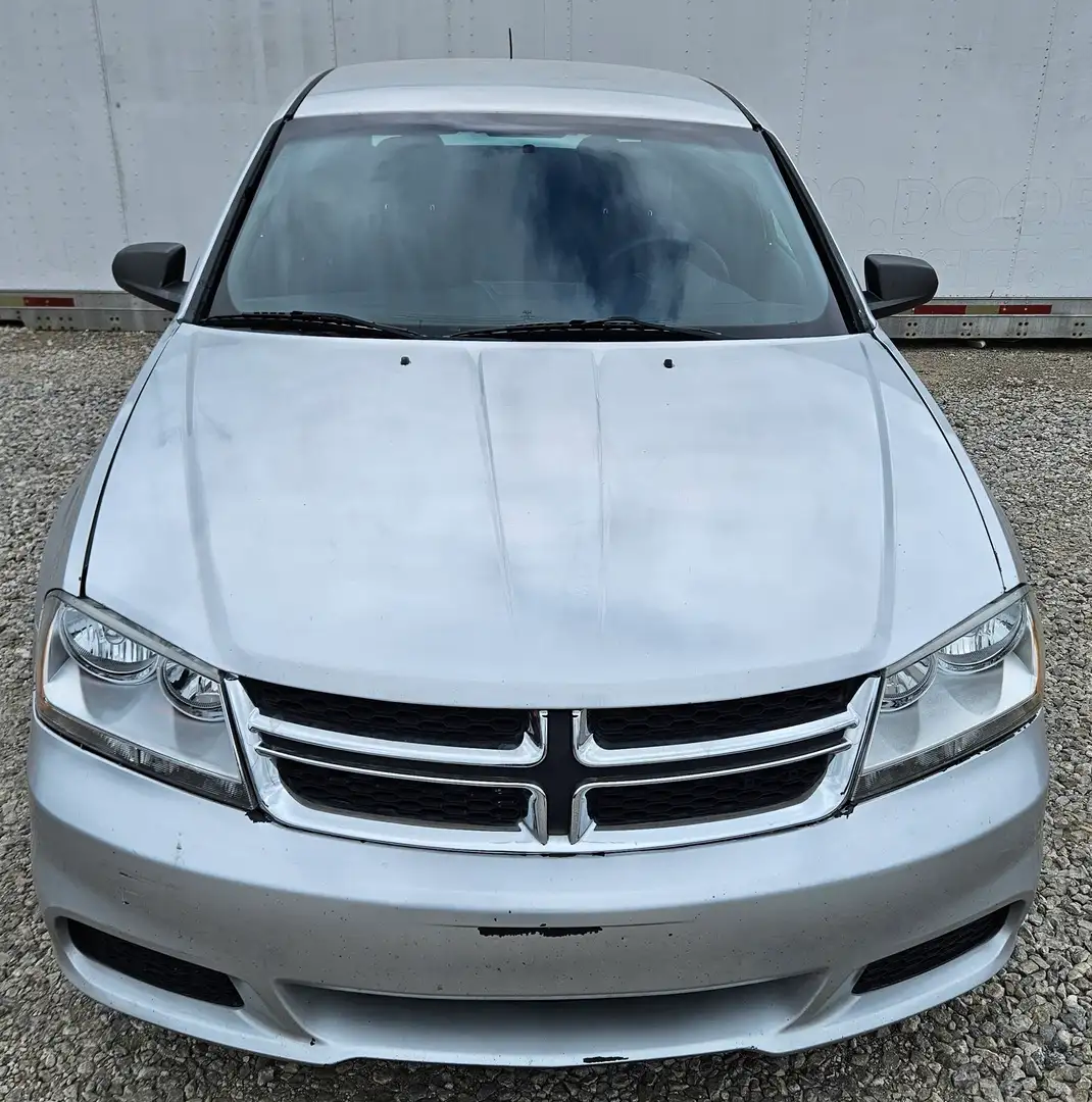 2012 Dodge Avenger SE's photo