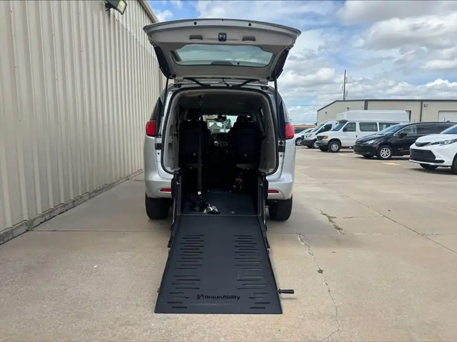 2023 Chrysler Voyager LX's photo