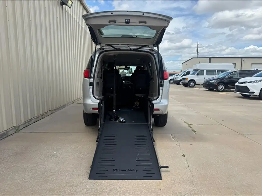 2023 Chrysler Voyager LX's photo