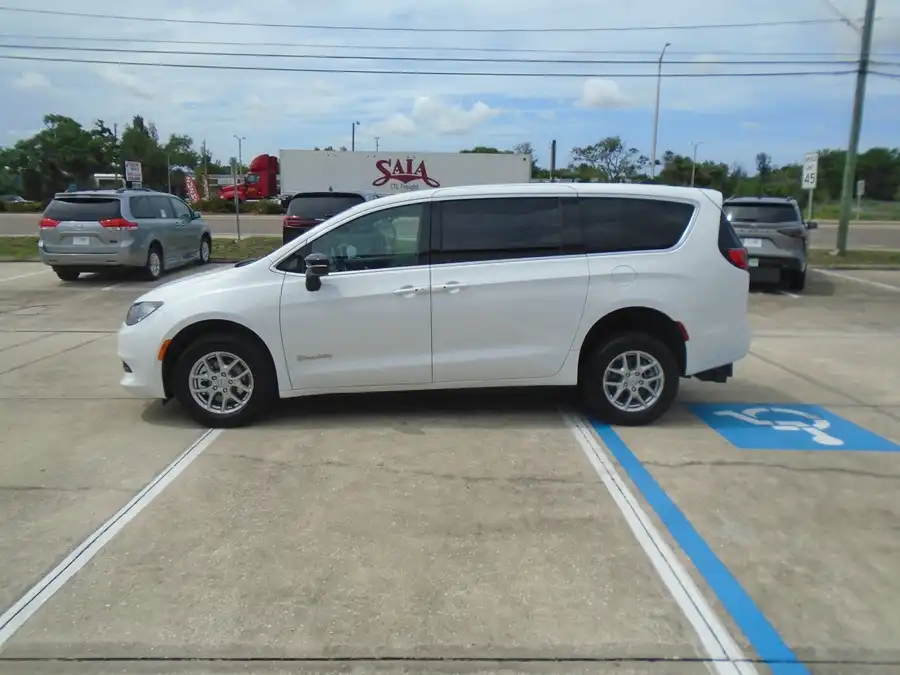 2026 Chrysler Voyager LX's photo