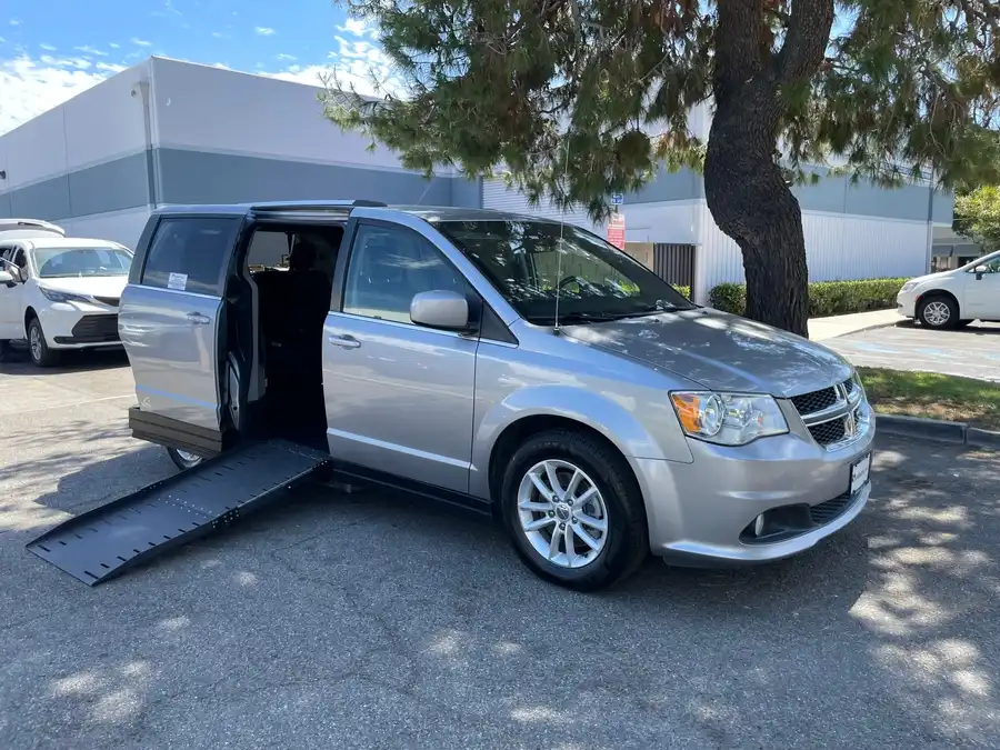 2019 Dodge Grand Caravan SXT's photo