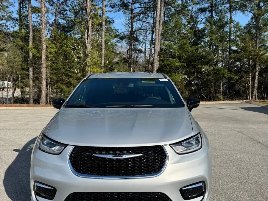 2026 Chrysler Pacifica Select photo 1