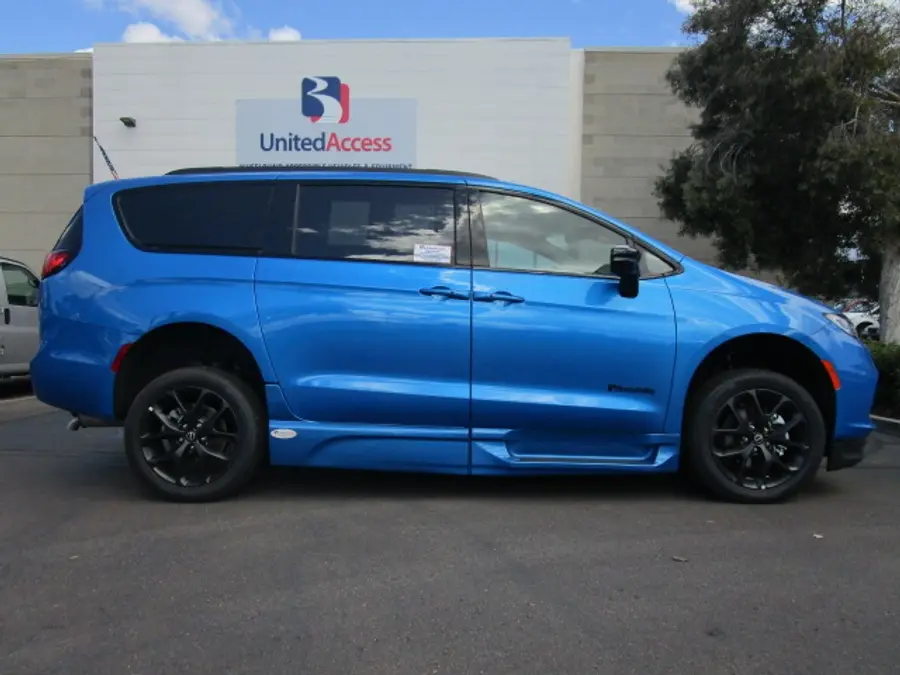 2026 Chrysler Pacifica Select photo 5