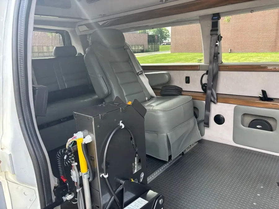 2019 Chevrolet Express 3500 LS Extended photo 4