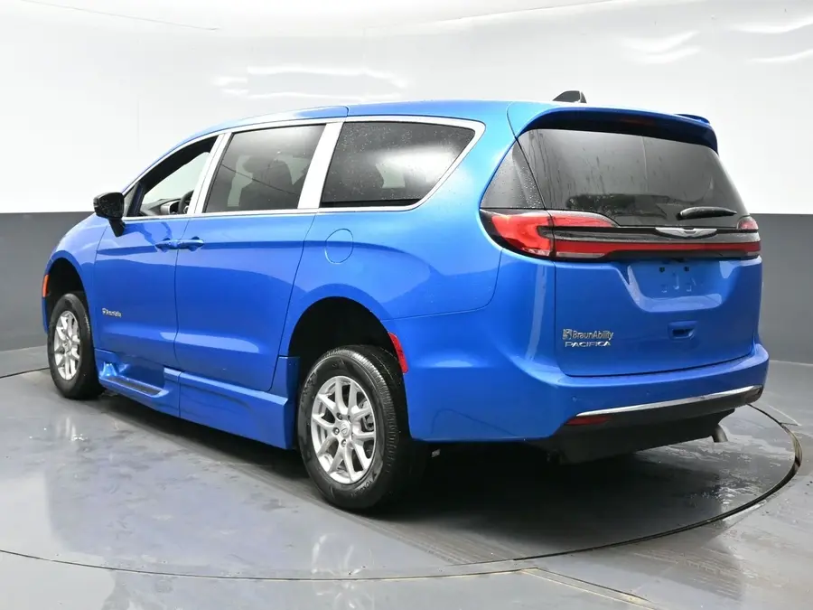 2026 Chrysler Pacifica Select photo 5