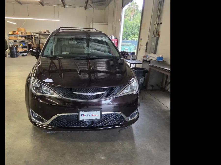 2017 Chrysler Pacifica Touring-L Plus photo 5