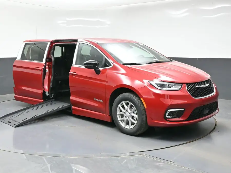 2026 Chrysler Pacifica Select photo 1