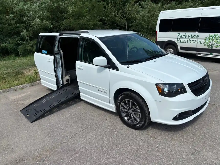 2017 Dodge Grand Caravan SXT's photo