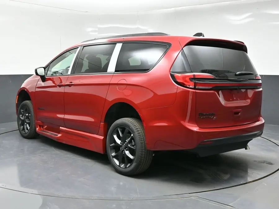 2026 Chrysler Pacifica Select photo 5