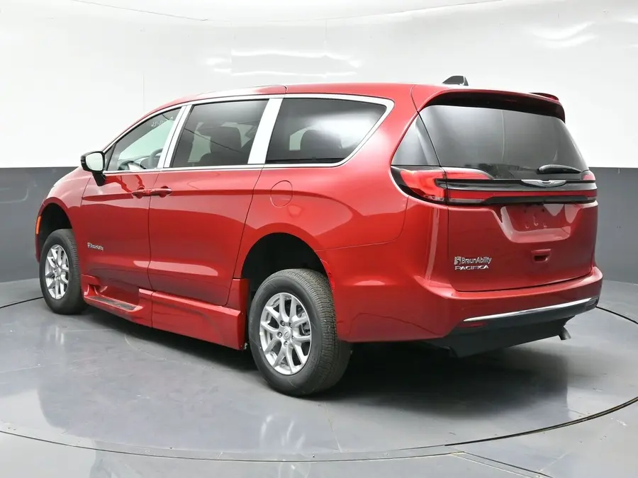 2026 Chrysler Pacifica Select photo 5