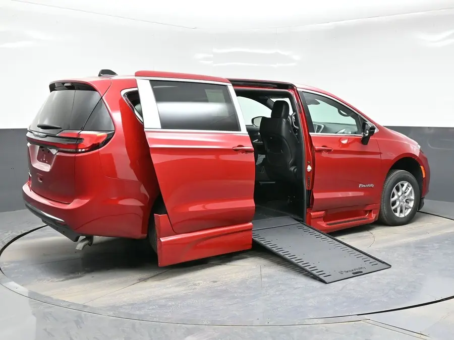 2026 Chrysler Pacifica Select photo 5