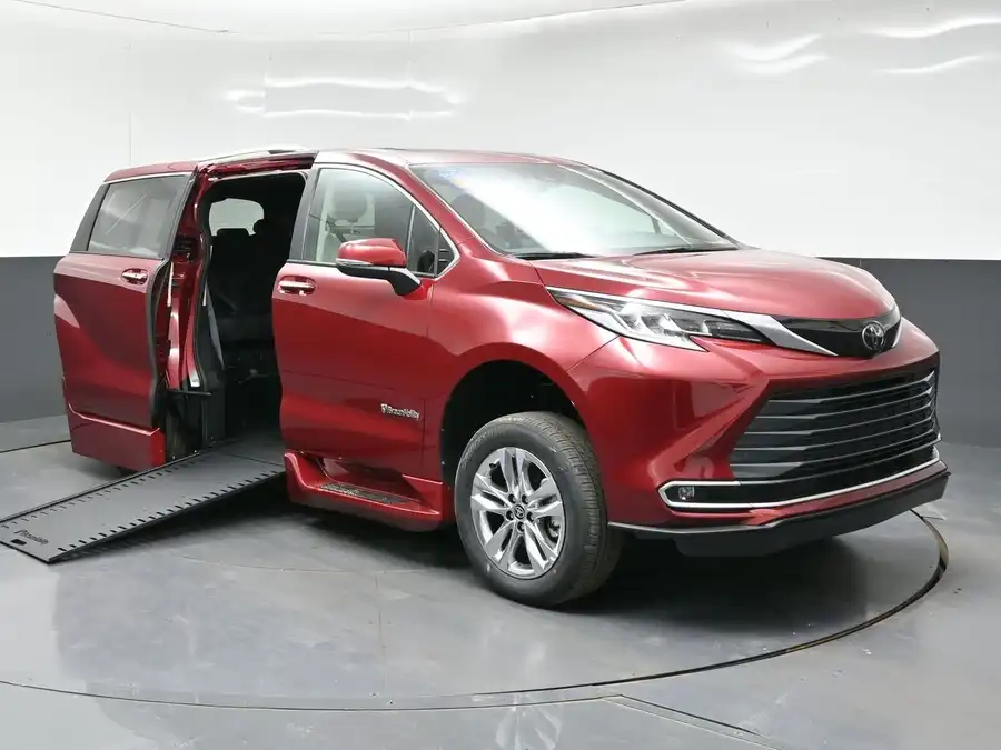2026 Toyota Sienna Limited 7-Passenger Hybrid FWD's photo