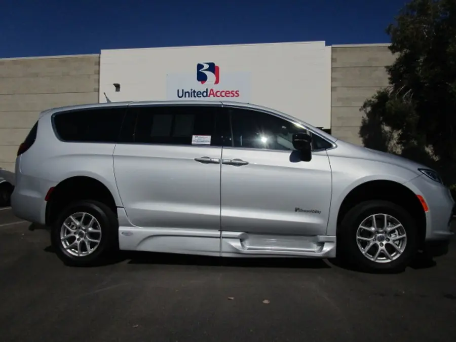 2026 Chrysler Pacifica Select photo 5
