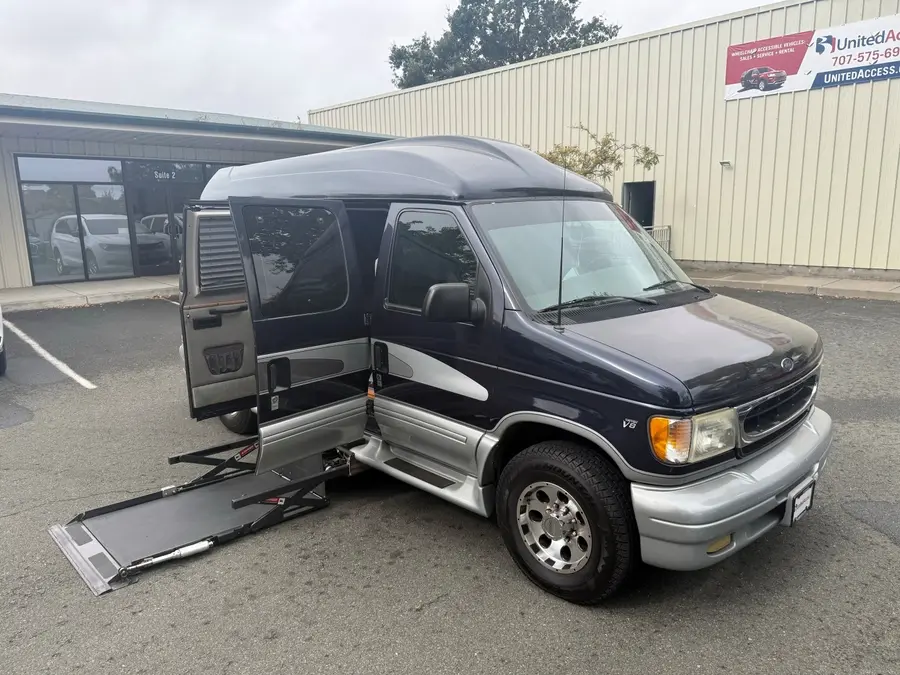2000 Ford E-Series E-250 SD photo 3