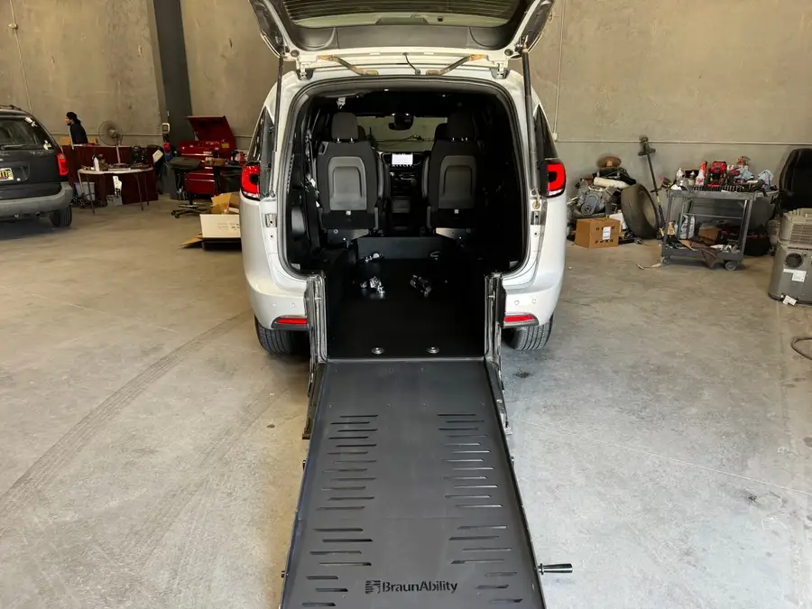 2024 Chrysler Pacifica Touring photo 1