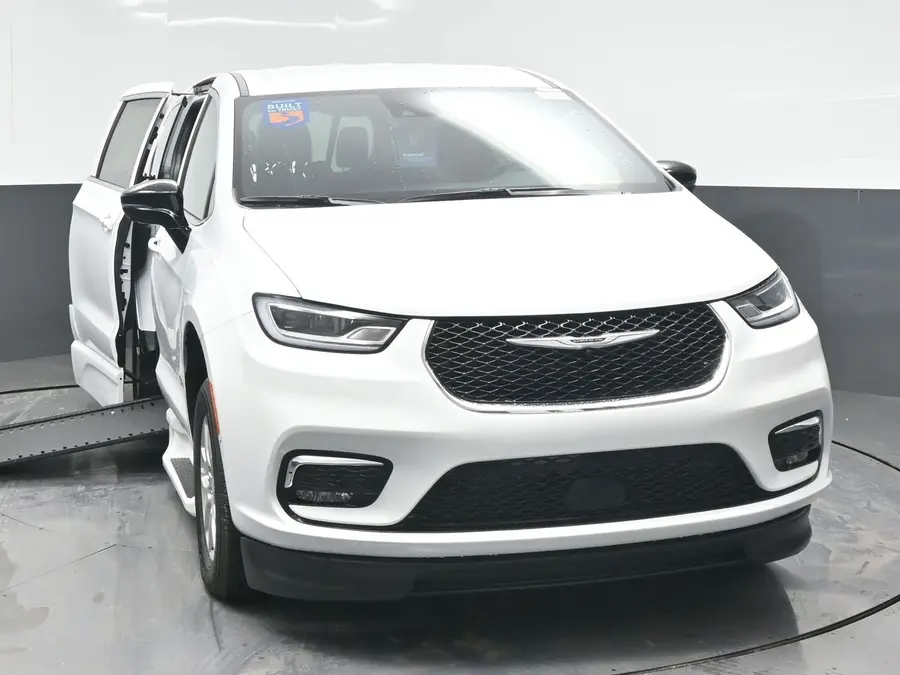 2025 Chrysler Pacifica Select photo 4