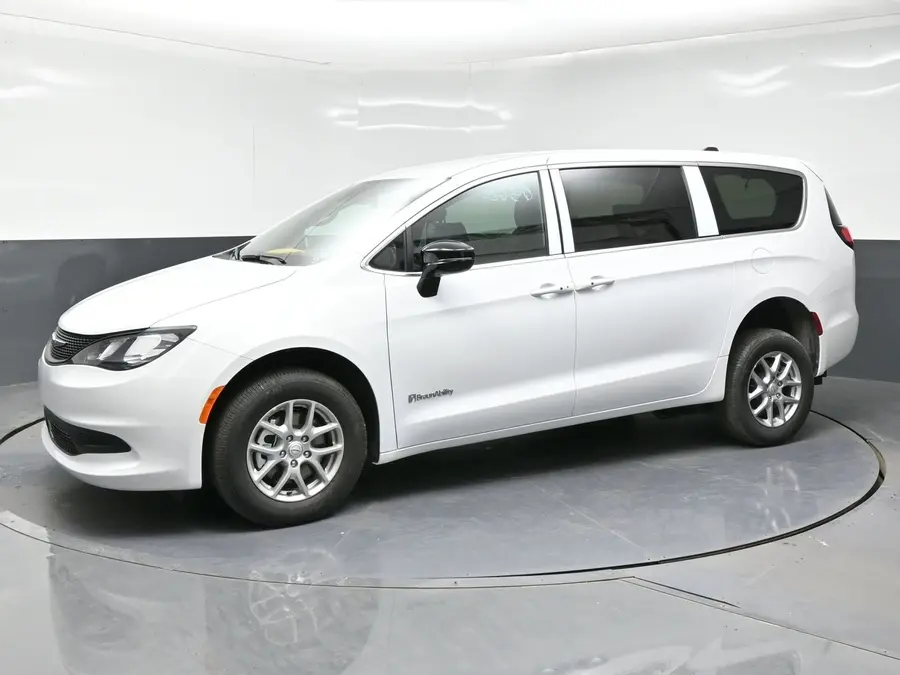 2026 Chrysler Voyager LX photo 3