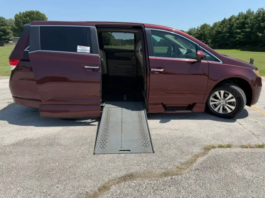 2016 Honda Odyssey EX-L photo 3