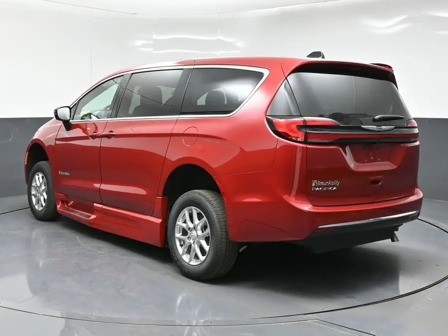 2026 Chrysler Pacifica Select photo 5