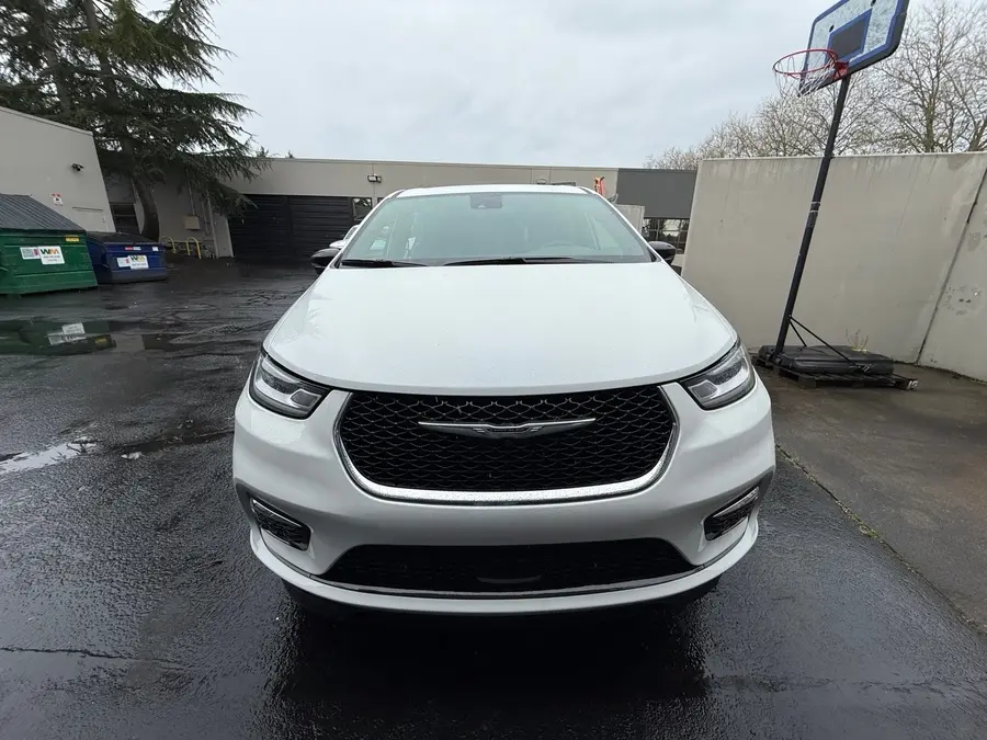 2025 Chrysler Pacifica Select photo 3