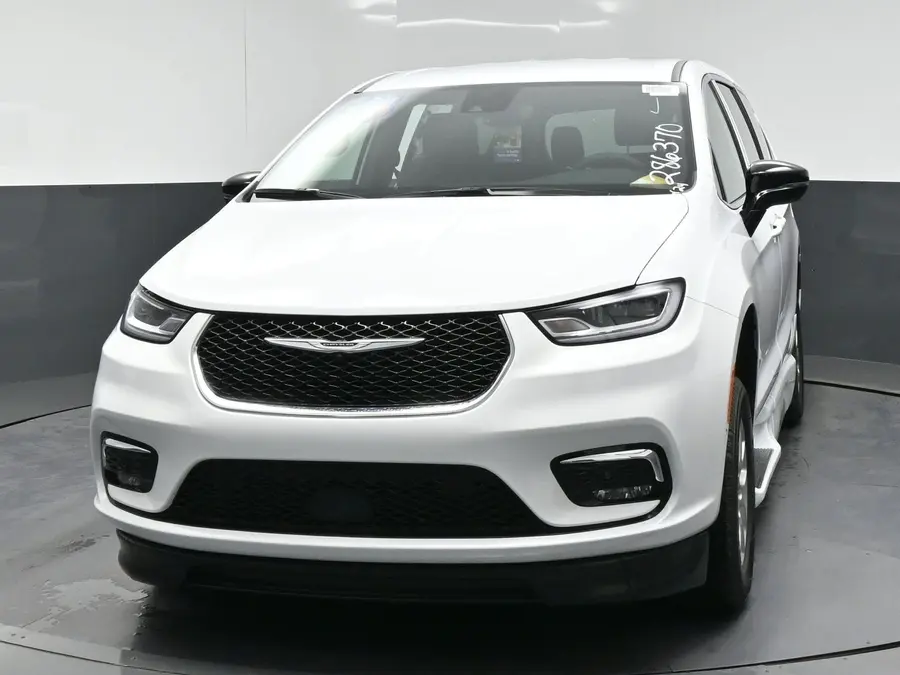 2026 Chrysler Pacifica Select photo 5